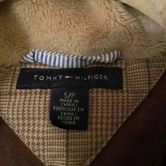 Tommy Hilfiger quilted vest for cold weather. - Picture 2 of 6